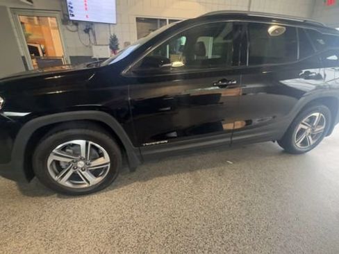 Certified 2021 GMC Terrain SLT w/ LPO, Dark Accent Package AWD/4WD image 4