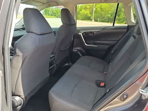 Used 2021 Toyota RAV4 LE FWD image 16