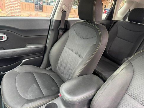 Used 2014 Kia Soul + FWD image 16