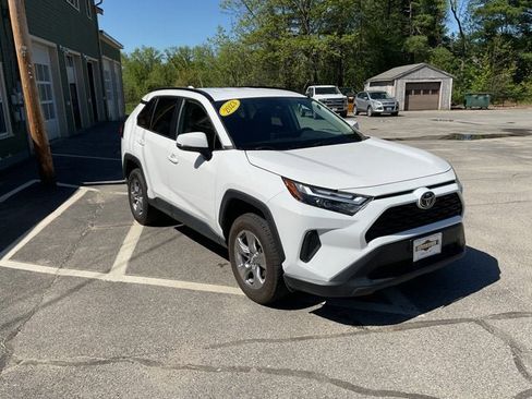 Used 2023 Toyota RAV4 XLE AWD/4WD image 5