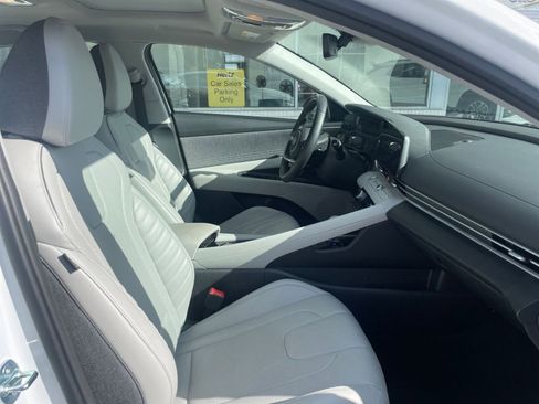 Used 2025 Hyundai Elantra Limited image 25