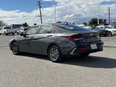 Used 2024 Hyundai Elantra Blue image 5