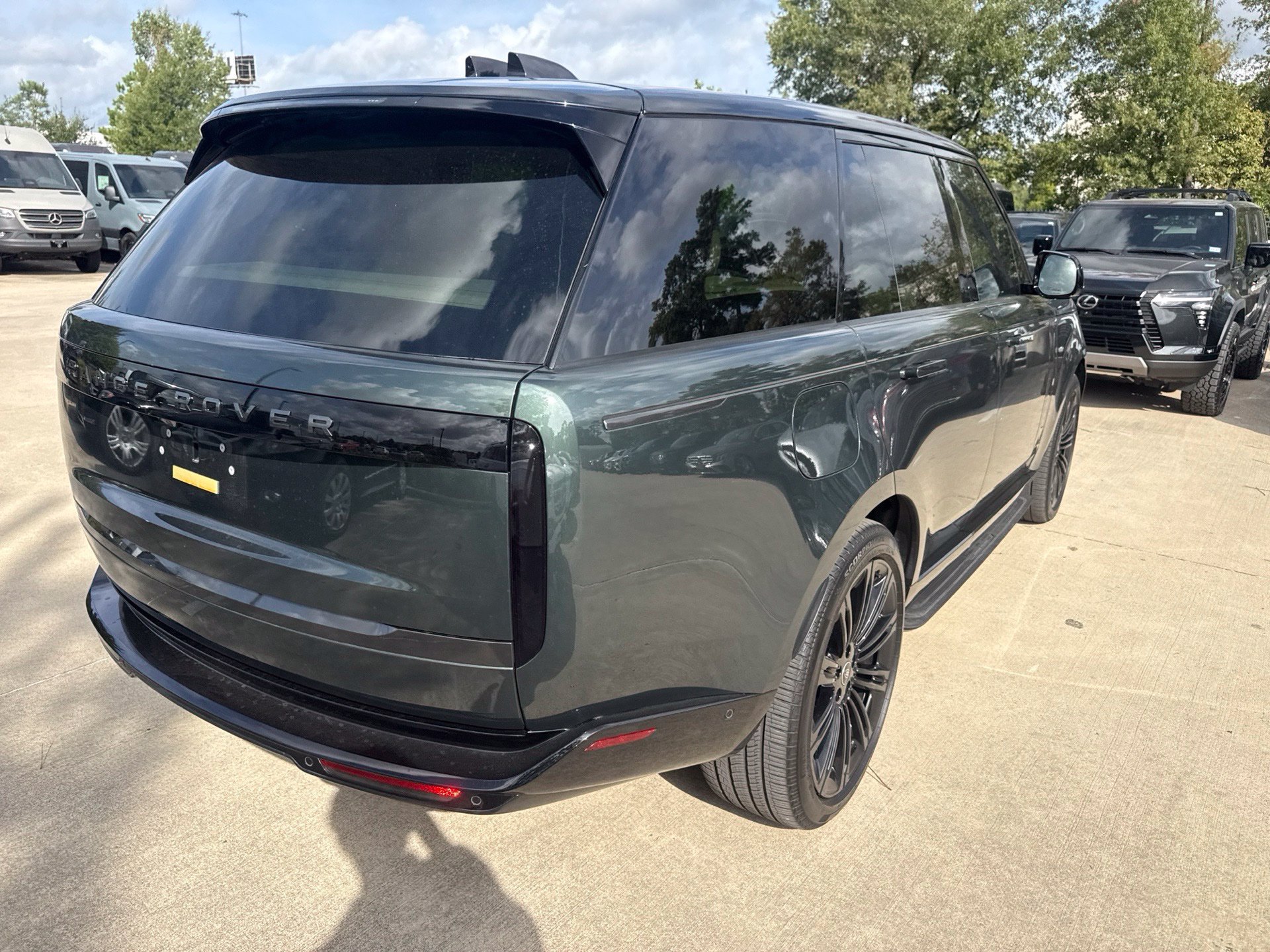 Used 2025 Land Rover Range Rover SE AWD/4WD image 4
