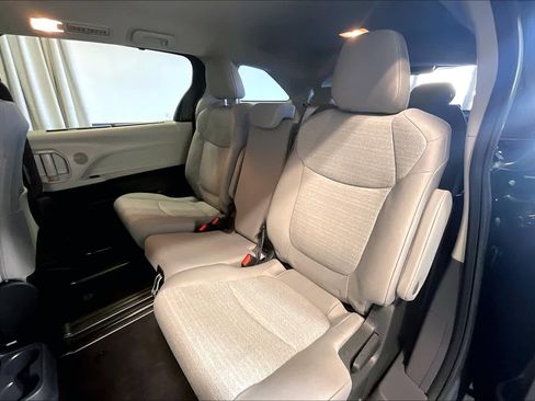 Used 2022 Toyota Sienna LE image 15