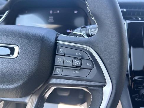 New 2025 Jeep Grand Cherokee Laredo X w/ Luxury Tech Group I image 14