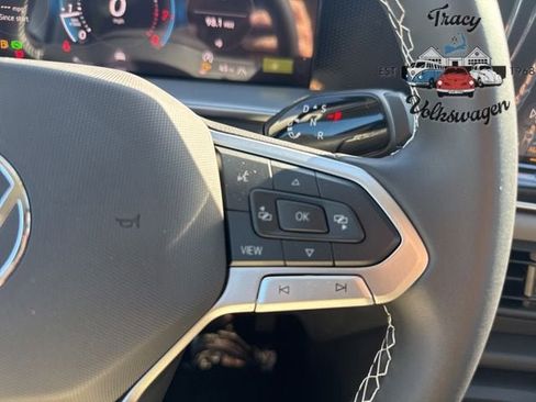 New 2025 Volkswagen Tiguan SE image 15