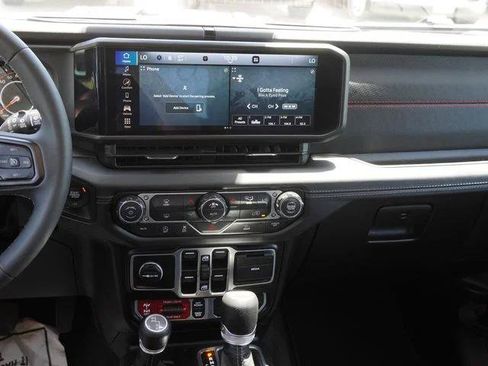 Used 2026 Jeep Wrangler Unlimited Rubicon AWD/4WD image 15