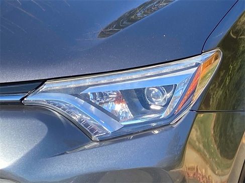 Used 2018 Toyota RAV4 Limited image 5
