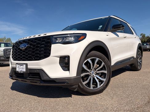 Used 2025 Ford Explorer ST-Line AWD/4WD image 1