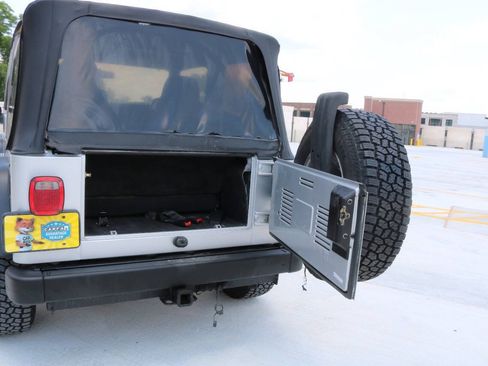 Used 2003 Jeep Wrangler Rubicon AWD/4WD image 99