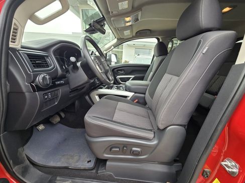 Used 2024 Nissan Titan SV w/ SV Convenience Package image 12