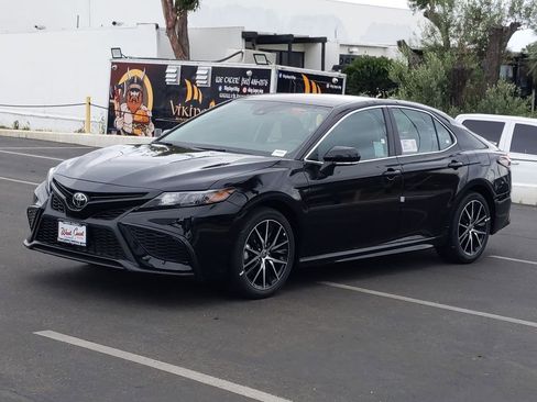 Used 2023 Toyota Camry SE image 8