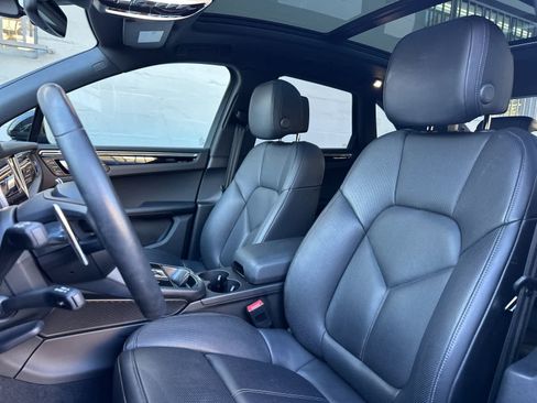 Used 2025 Porsche Macan image 5