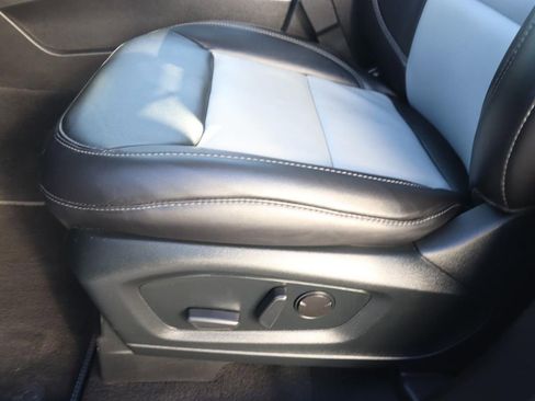 Used 2022 Ford Explorer XLT w/ Equipment Group 202A RWD image 17