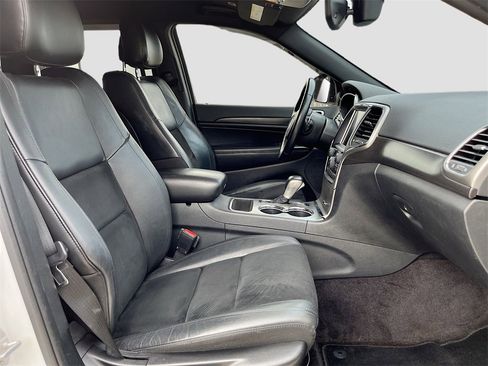 Used 2017 Jeep Grand Cherokee Altitude image 28