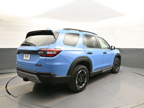 Used 2025 Honda Pilot TrailSport image 6