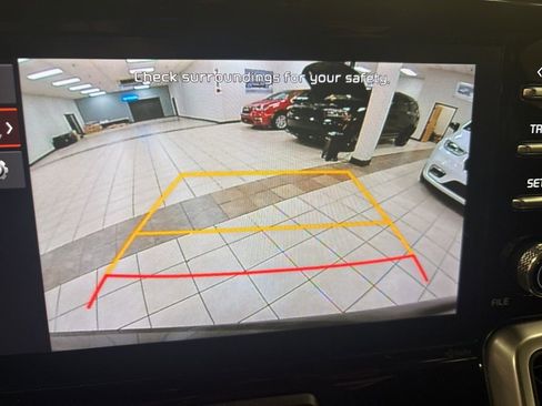 Used 2023 Kia Sorento LX image 19