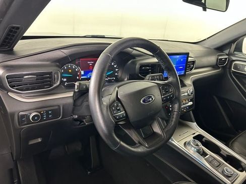 Used 2020 Ford Explorer XLT w/ Equipment Group 202A AWD/4WD image 13