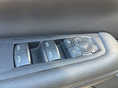 Used 2025 GMC Yukon Denali w/ Denali Reserve Package image 9