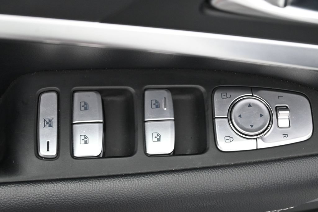 Used 2026 Genesis G70 2.5T RWD image 18