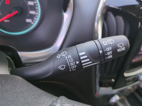 Used 2020 Chevrolet Traverse LT image 25