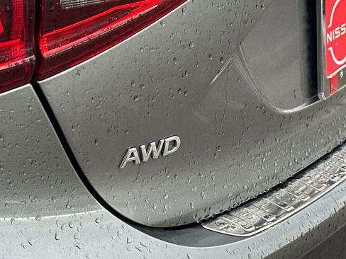 Used 2017 INFINITI QX30 Premium w/ Navigation Package image 15