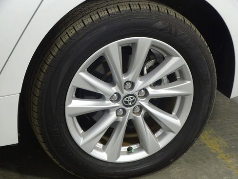 Used 2025 Toyota Corolla SE image 38