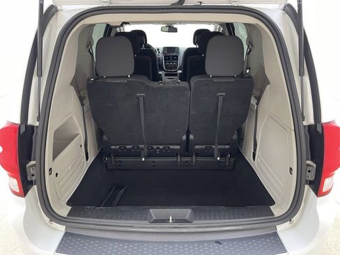 Used 2020 Dodge Grand Caravan SE w/ UConnect Hands-Free Group image 5