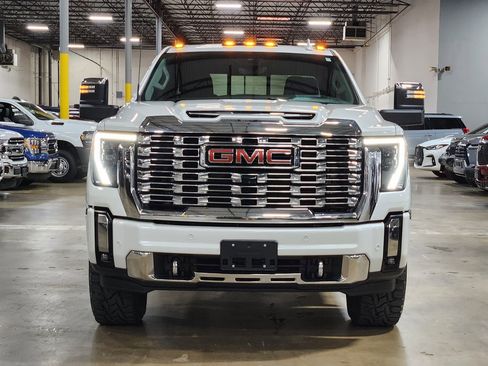 Used 2024 GMC Sierra 2500 Denali w/ Denali Reserve Package AWD/4WD image 2