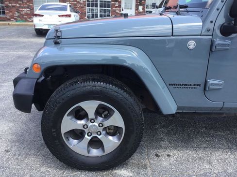 Used 2014 Jeep Wrangler Unlimited Sahara w/ Connectivity Group AWD/4WD image 20