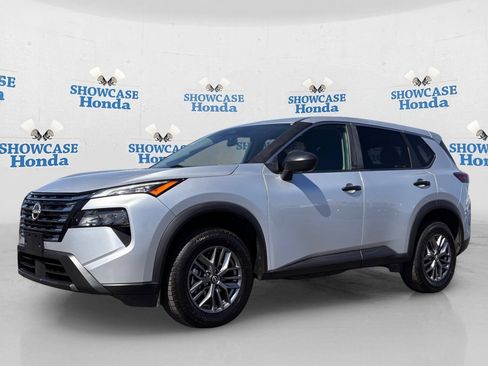 Used 2024 Nissan Rogue S AWD/4WD image 2