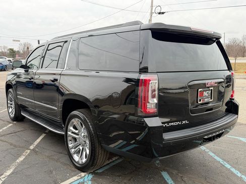 Used 2019 GMC Yukon XL SLT w/ Premium Edition image 3