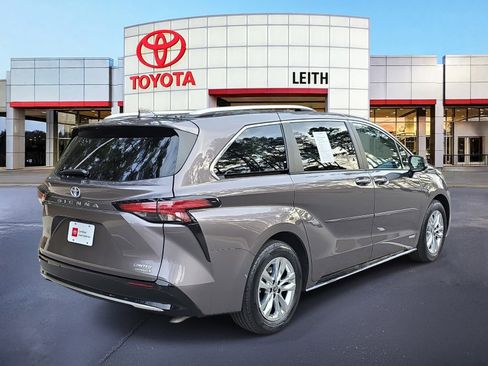 Certified 2021 Toyota Sienna Limited image 5