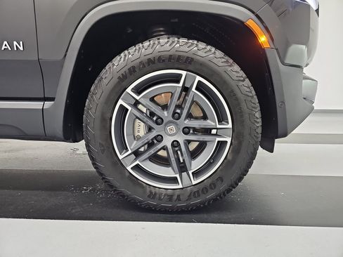 Used 2025 Rivian R1S Adventure AWD/4WD image 11