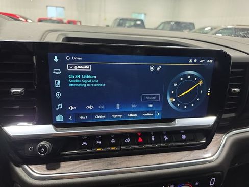 Used 2024 Chevrolet Silverado 1500 LTZ AWD/4WD image 8