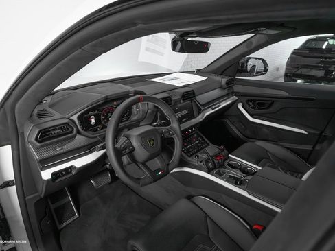 Used 2025 Lamborghini Urus SE image 25