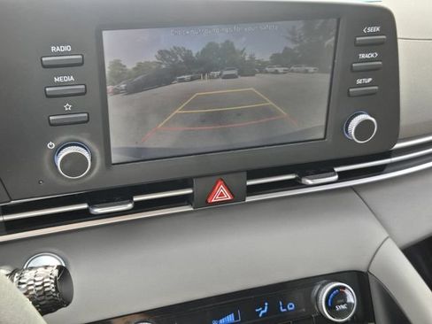 Used 2023 Hyundai Elantra SEL w/ Preferred Accessory Package FWD image 21