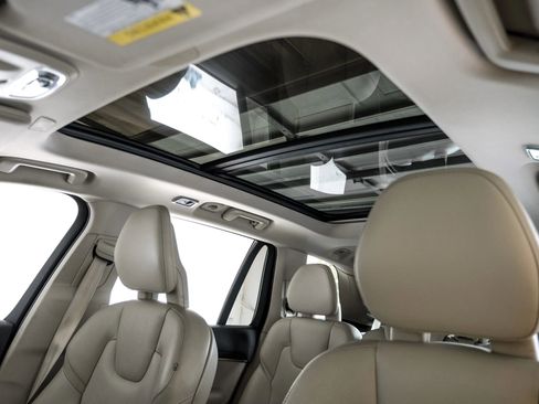 Used 2020 Volvo XC90 T5 Momentum image 4