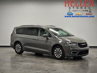 Used 2021 Chrysler Pacifica Touring-L