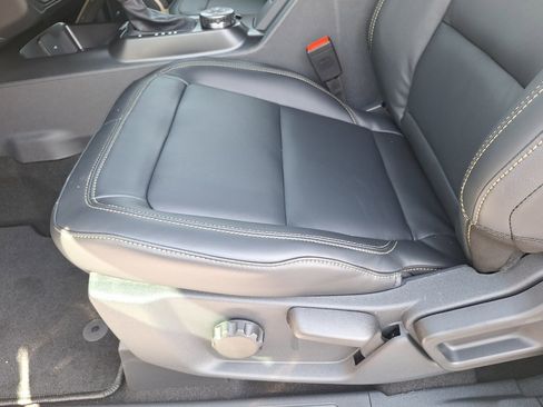 New 2025 Ford Bronco Badlands image 4