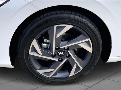 Certified 2025 Hyundai Elantra Limited image 10