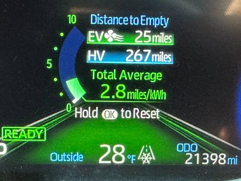 Used 2023 Toyota RAV4 SE image 12