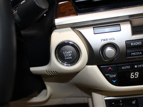 Used 2013 Lexus ES 350 w/ Premium Pkg FWD image 18