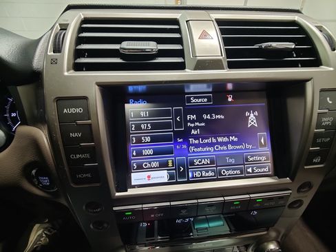Used 2016 Lexus GX 460 w/ Premium Package AWD/4WD image 40