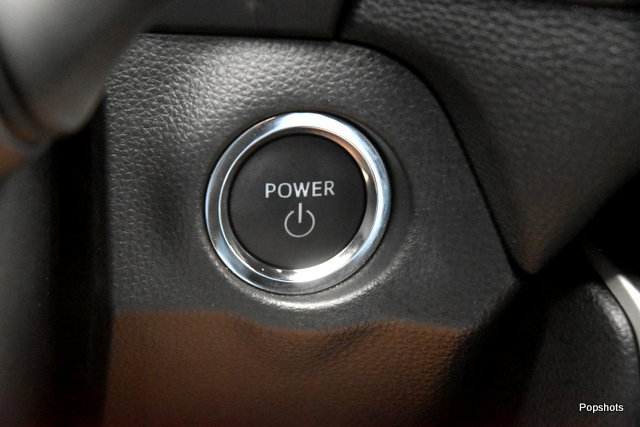 Used 2025 Toyota RAV4 XSE AWD/4WD image 18