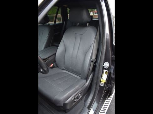 Used 2017 BMW X5 xDrive40e image 17