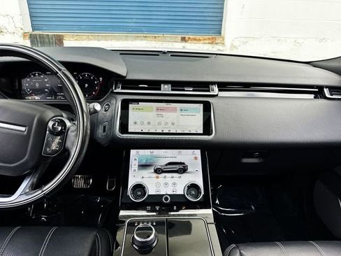 Used 2019 Land Rover Range Rover Velar R-Dynamic SE image 16