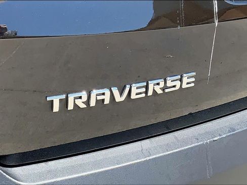 Used 2021 Chevrolet Traverse LS image 33