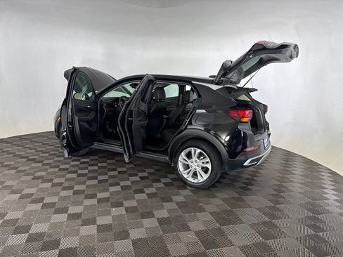 Used 2023 Buick Encore GX Preferred w/ Cold Weather Comfort Package FWD image 18