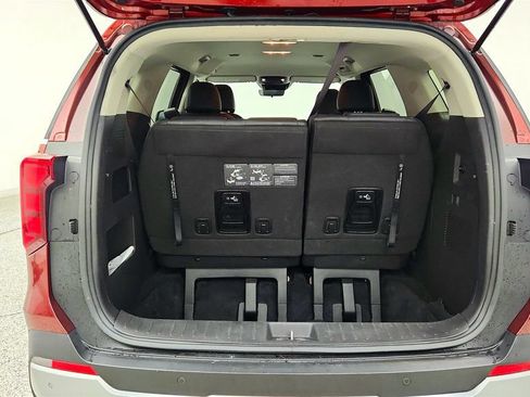 Used 2025 Kia Carnival FWD image 20